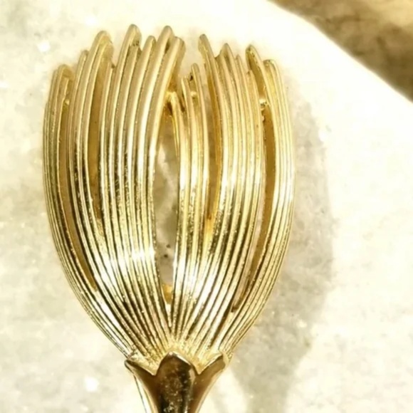 Trifari 1960s Tulip Flower Brooch - Picture 2 of 8